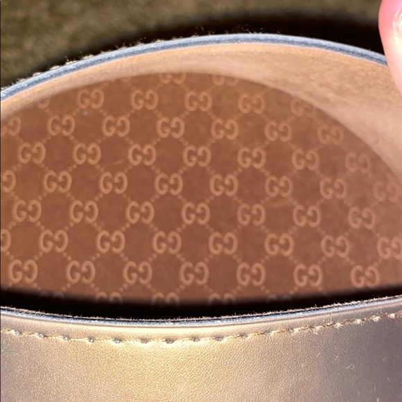 Gucci brand reading glasses with case - Picture 5 of 5